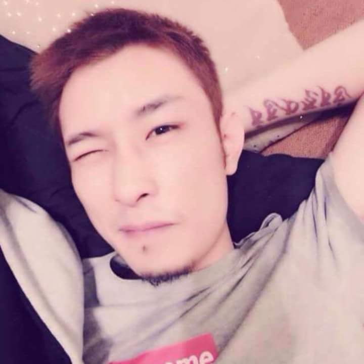 难得拥抱的第一张照片--杭州相亲服务中心
