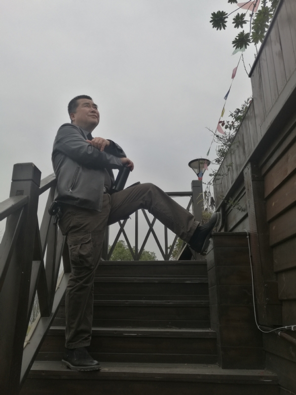 孤单背影的第一张照片--杭州相亲服务中心