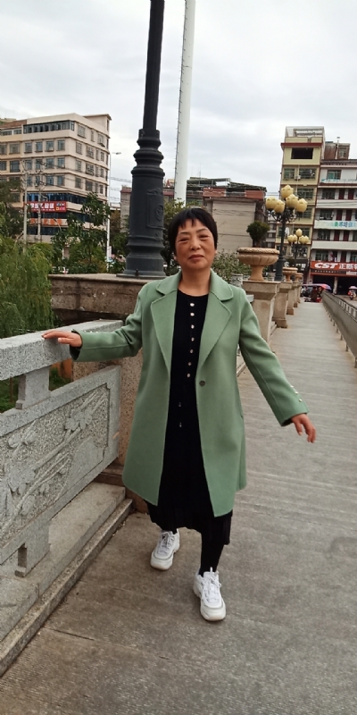 小玲的第一张照片--杭州相亲服务中心
