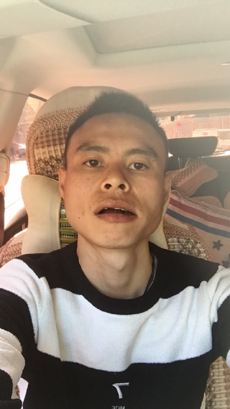 小何的第一张照片--杭州相亲服务中心