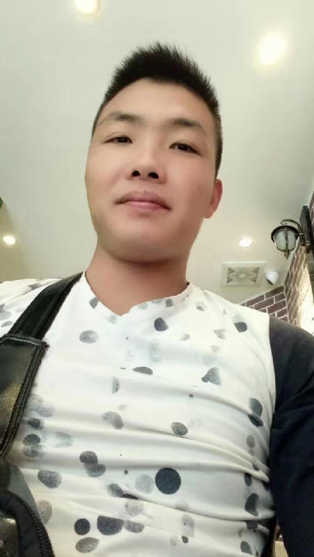 吃生蚝的小乖乖的第一张照片--杭州相亲服务中心