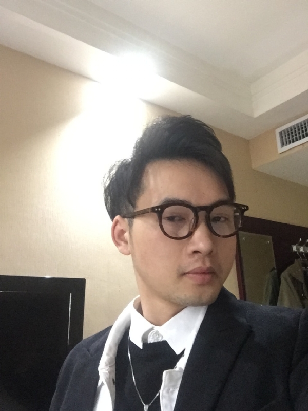 曾亮的第一张照片--杭州相亲服务中心