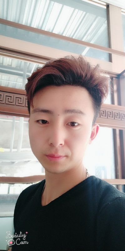 拼命微笑的第二张照片--杭州相亲服务中心