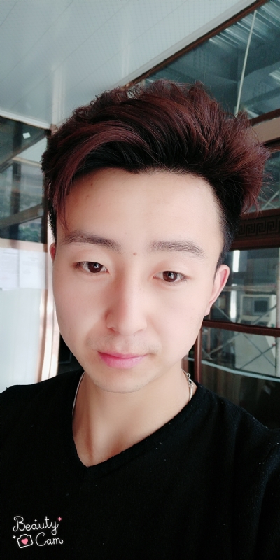 拼命微笑的第三张照片--杭州相亲服务中心