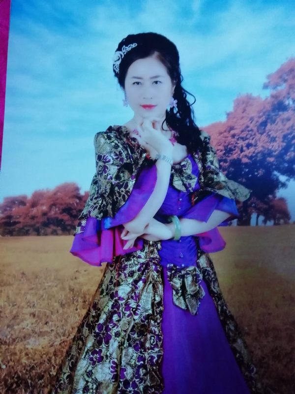 清水芙蓉的第一张照片--杭州相亲服务中心