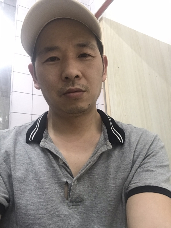 老何的第一张照片--杭州相亲服务中心