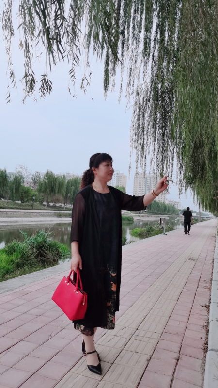 周本玲的第一张照片--杭州相亲服务中心