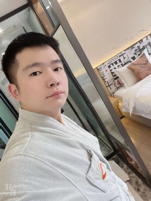 绿帽的第一张照片--杭州相亲服务中心