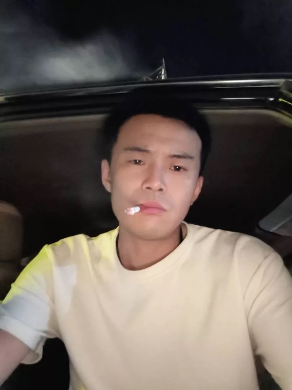 爱睡觉的土拨鼠的第一张照片--杭州相亲服务中心