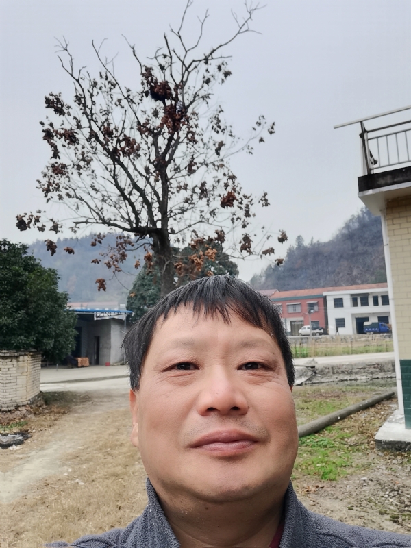 苏众青春冲浪的第一张照片--杭州相亲服务中心