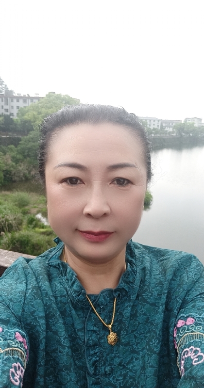 雨中情的第一张照片--杭州相亲服务中心