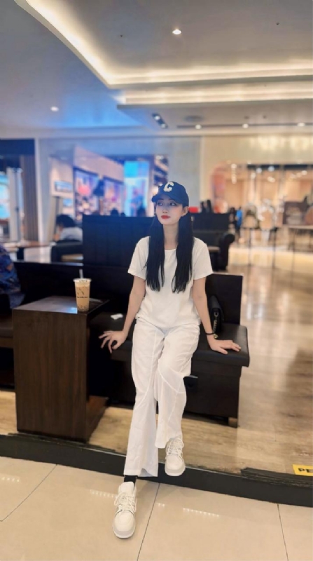 卖火柴的小女孩的第一张照片--杭州相亲服务中心