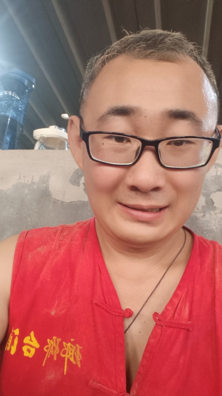 黑黑一笑的第二张照片--杭州相亲服务中心