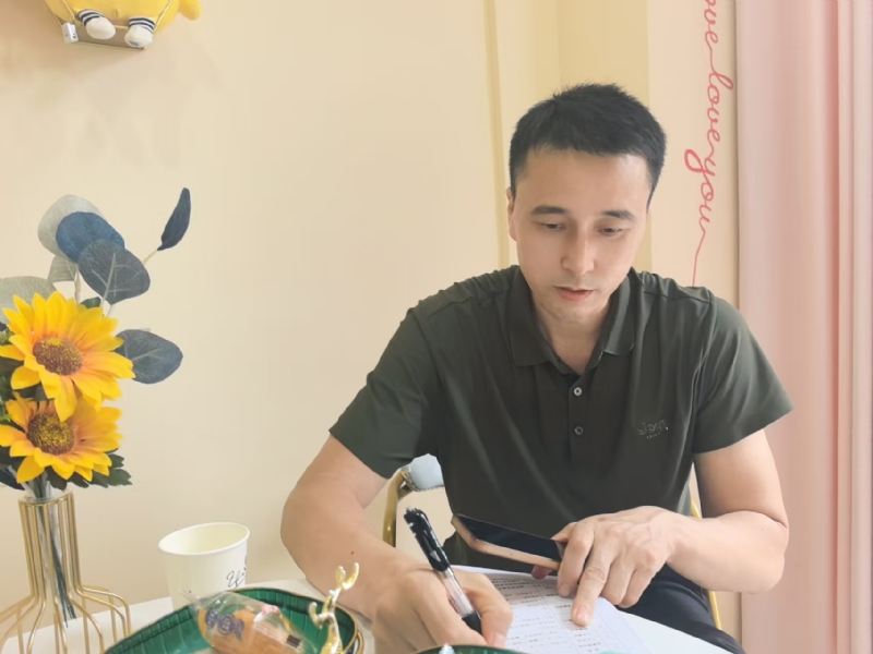 笑看一切的第二张照片--杭州相亲服务中心