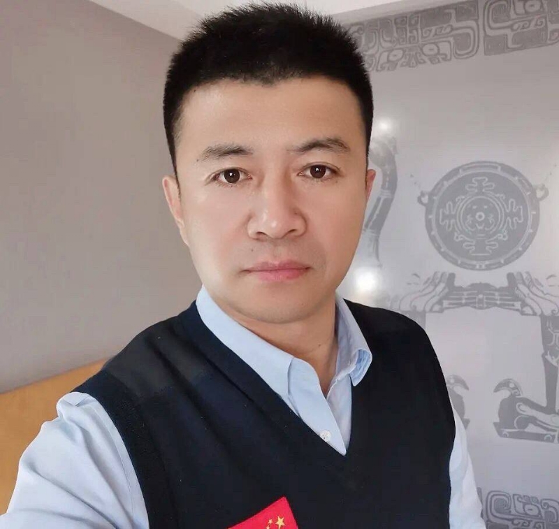 生在红旗下的第一张照片--杭州相亲服务中心