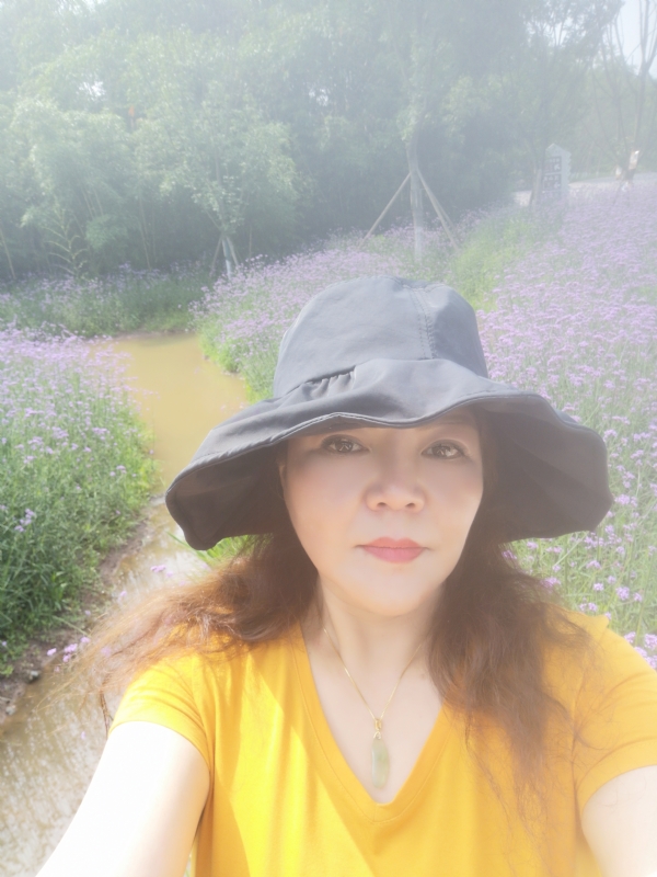 宛霞的第三张照片--杭州相亲服务中心