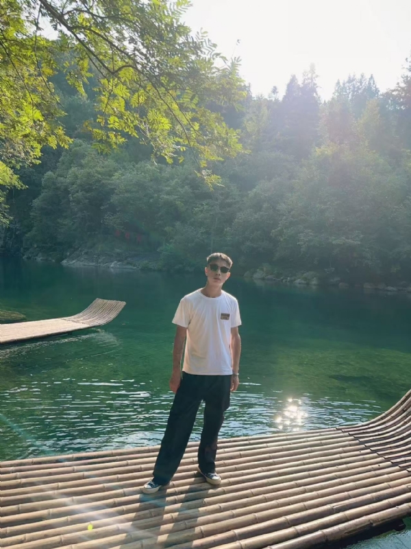 林言的第二张照片--杭州相亲服务中心