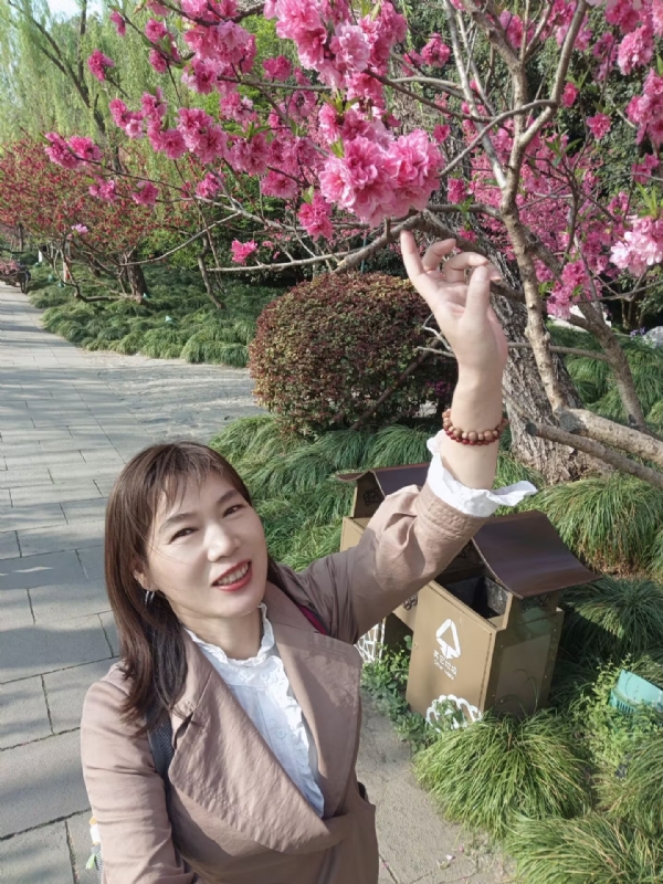 丽娜的第四张照片--杭州相亲服务中心