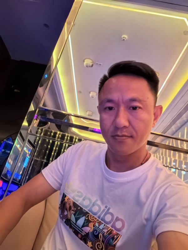 辞岸的第一张照片--杭州相亲服务中心